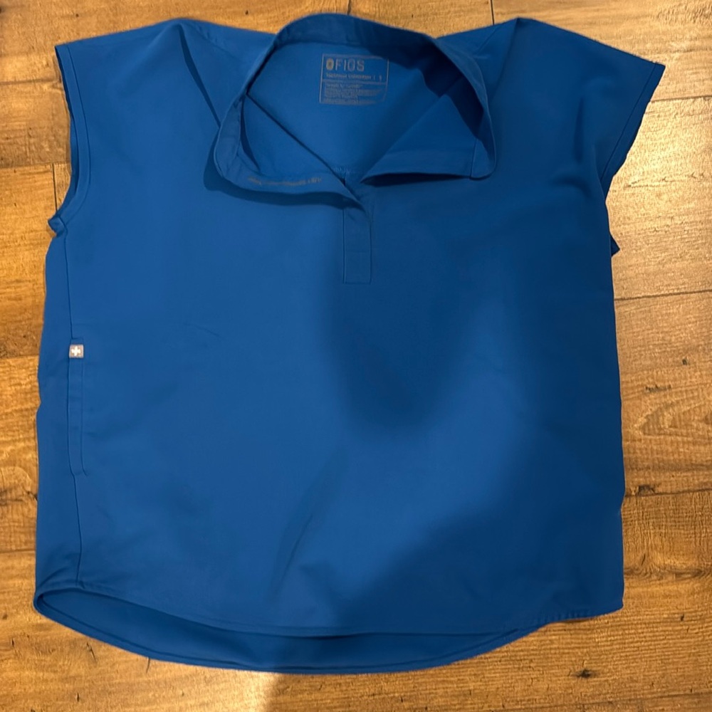 Figs Rafaela Royal Blue top size small